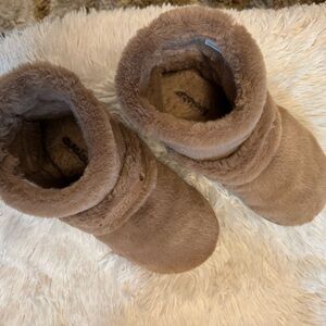 CROCS Unfurgettable Faux Fur Boots/Booties